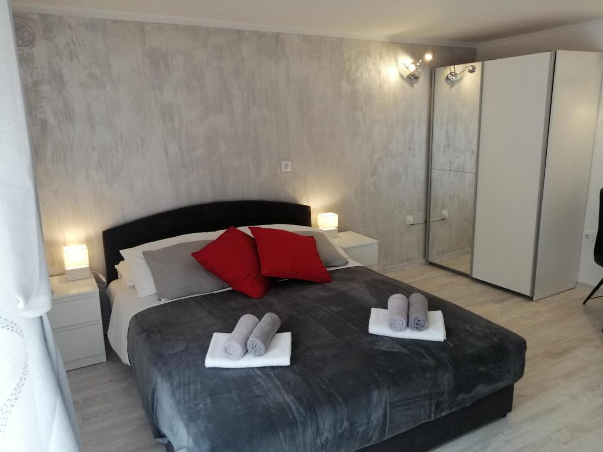 App Noel Apartment Lucija Exterior photo